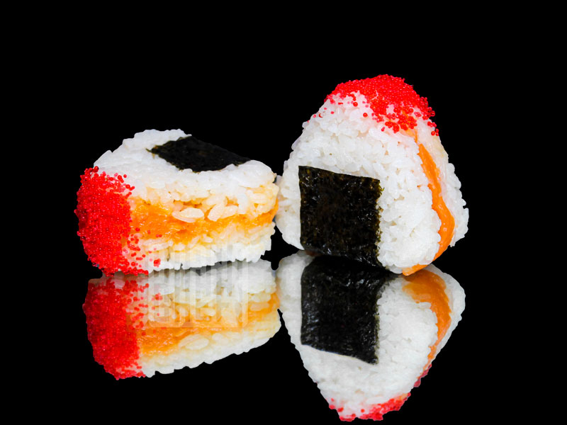 Фото ОНИГИРИ С ЛОСОСЕМ